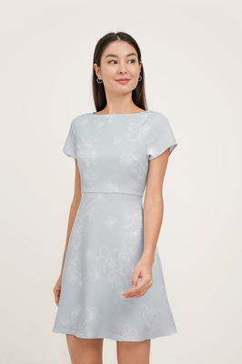 Veil Boat Neck Sleeve Dress