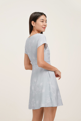 Veil Boat Neck Sleeve Dress