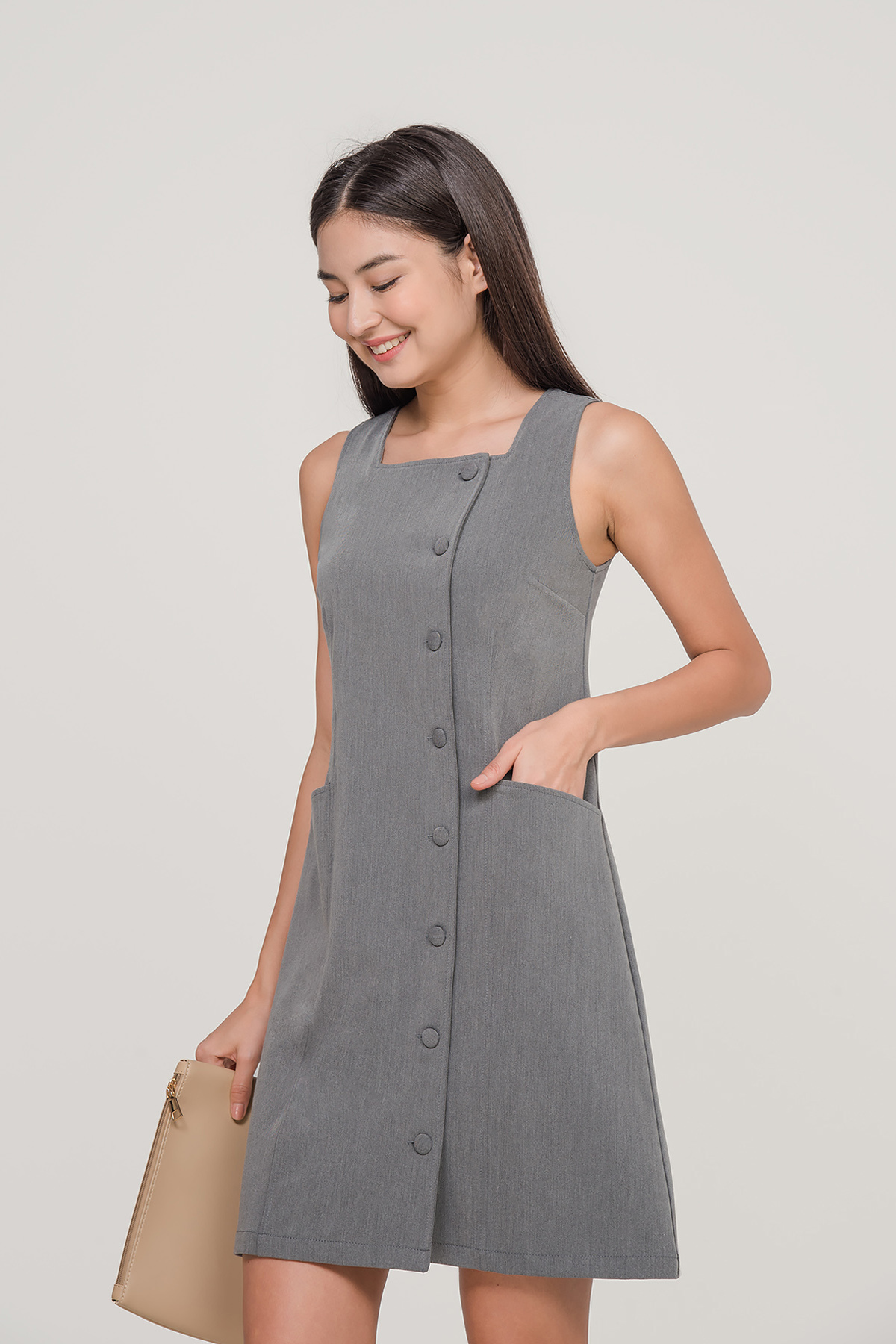 gray sleeveless sheath dress